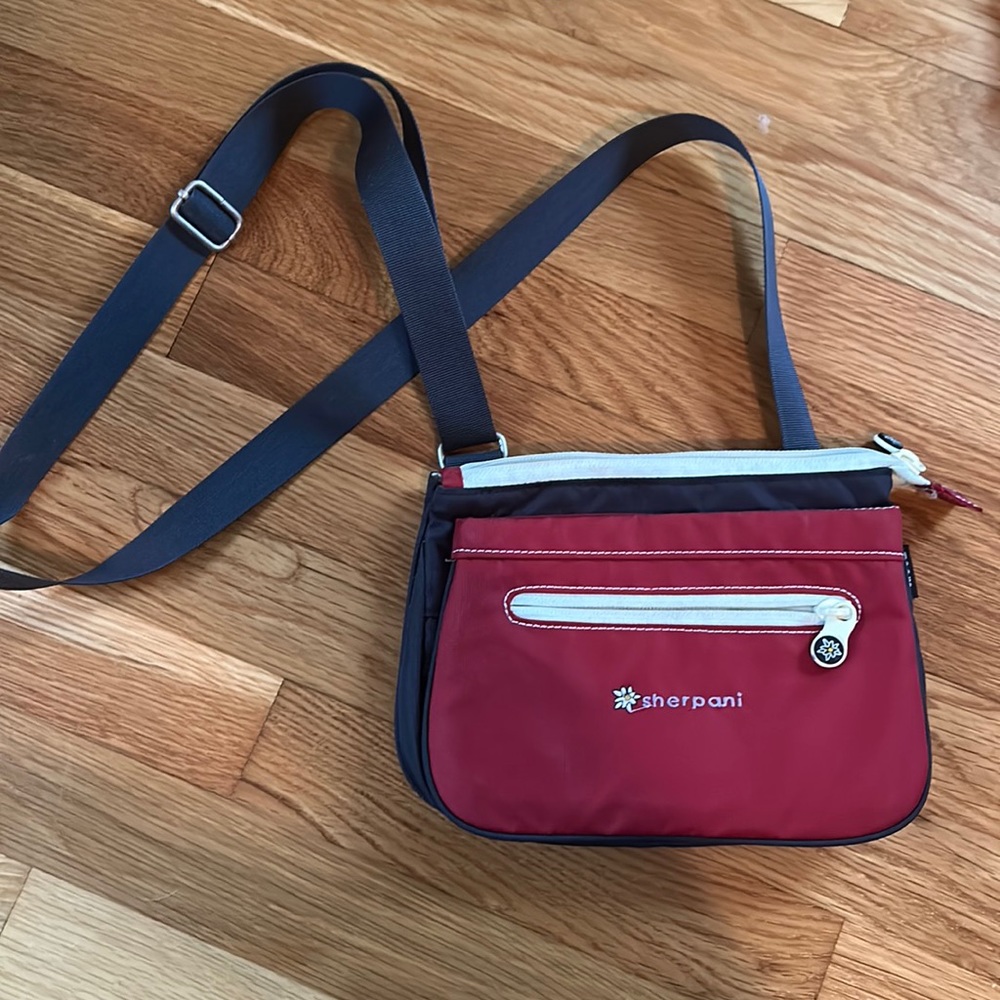 Sherpani crossbody purse